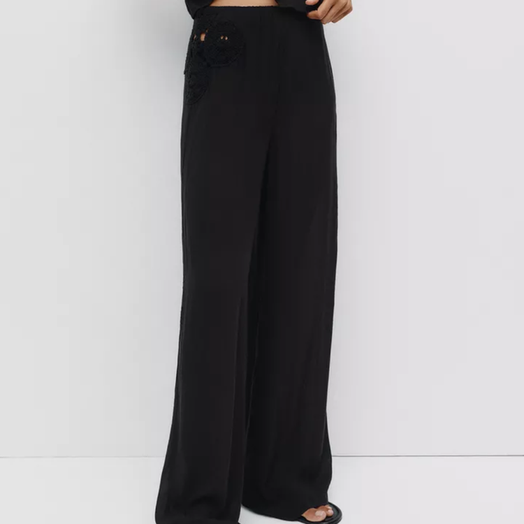 Pull&Bear Pantalón rústico bordado crochet L1